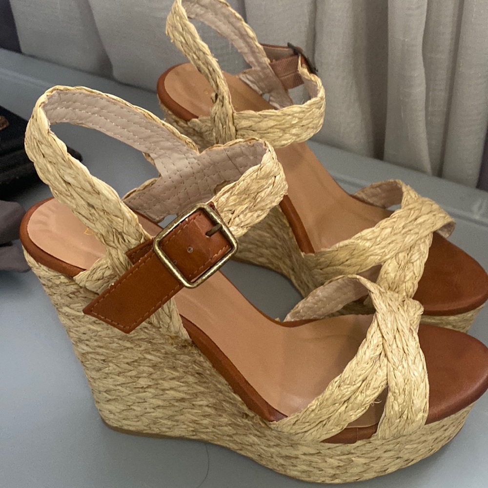 Platform sandals